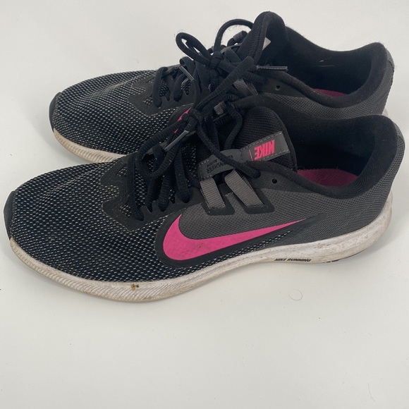 Nike Downshifter 9 Womens Sneakers Running Shoes Lace Up Black Pink Size 7.5 - Picture 2 of 4